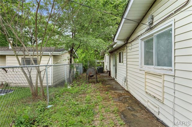 2240 Brook Drive, Florissant, MO 63033