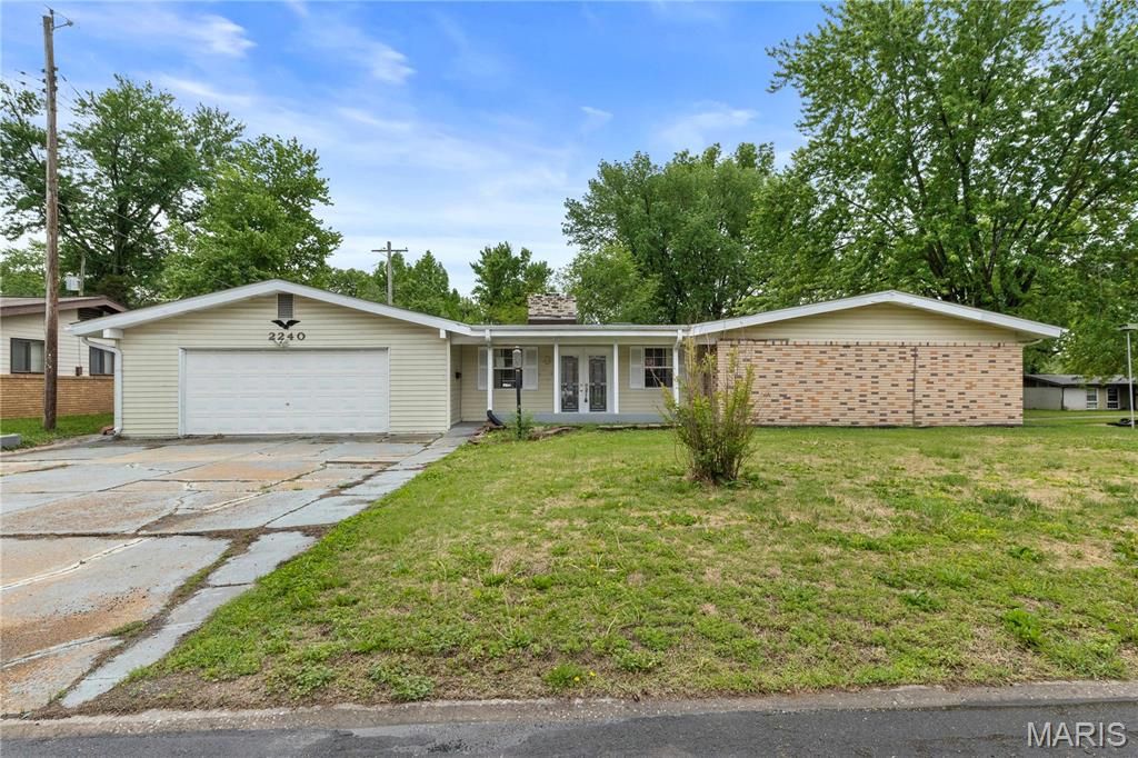 2240 Brook Drive, Florissant, MO 63033