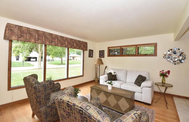 7920 S Mission DRIVE, Franklin, WI 53132