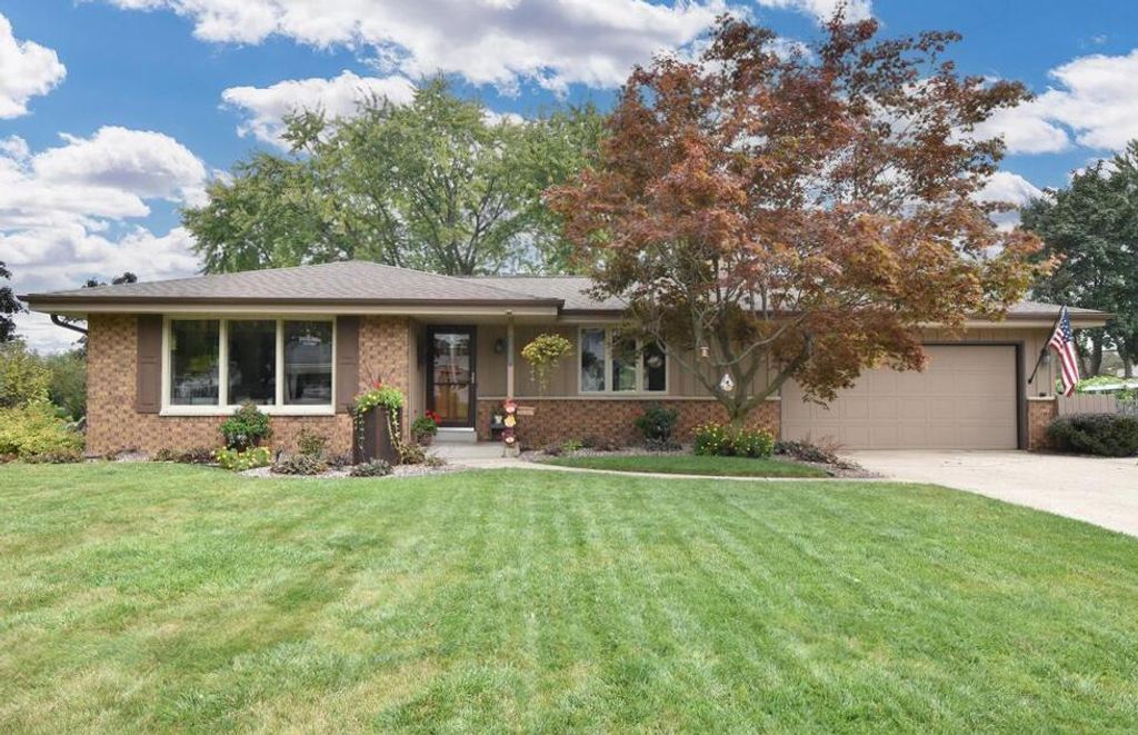 7920 S Mission DRIVE, Franklin, WI 53132