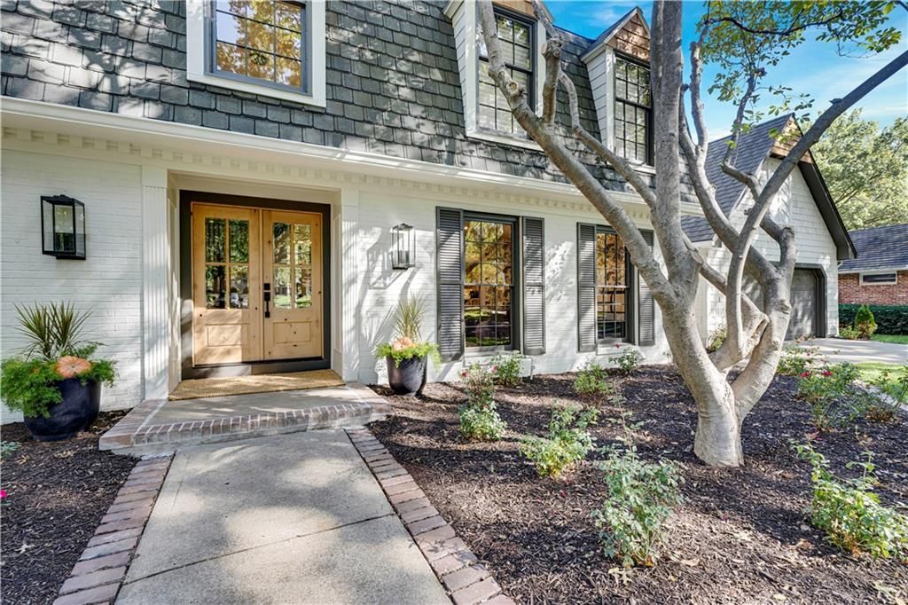 10209 Hemlock Drive, Overland Park, KS 66212