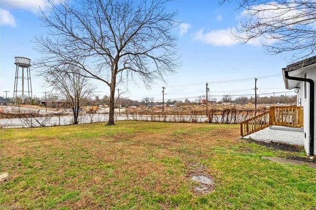 404 Lexington Avenue, Thomasville, NC 27360