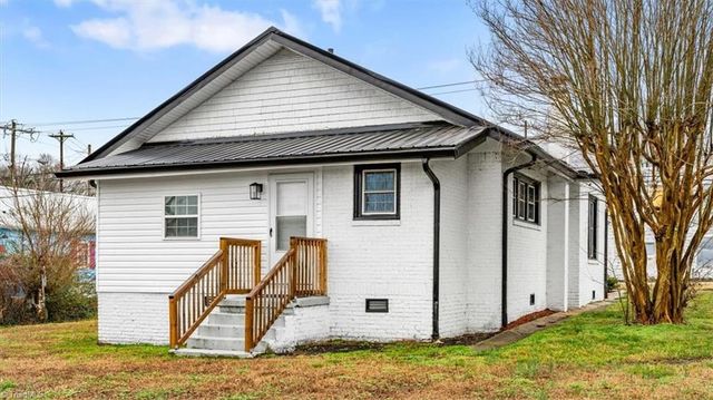 404 Lexington Avenue, Thomasville, NC 27360