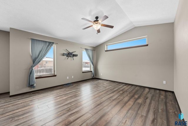 7900 W Pettigrew Ln Lane, Sioux Falls, SD 57106