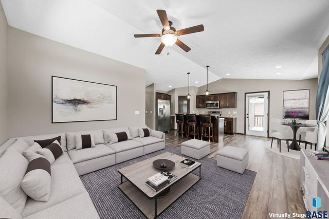 7900 W Pettigrew Ln Lane, Sioux Falls, SD 57106