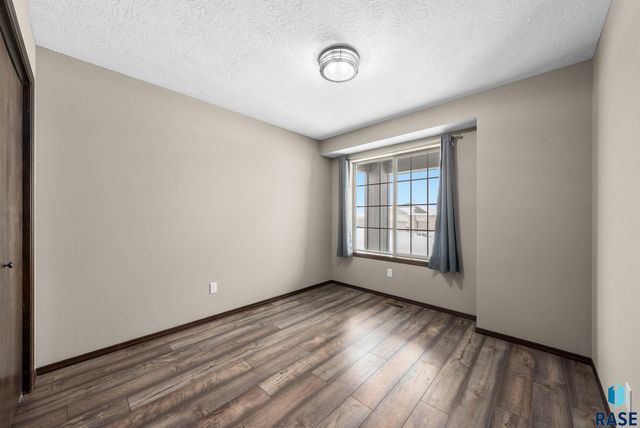 7900 W Pettigrew Ln Lane, Sioux Falls, SD 57106