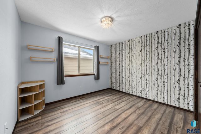 7900 W Pettigrew Ln Lane, Sioux Falls, SD 57106