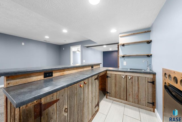 7900 W Pettigrew Ln Lane, Sioux Falls, SD 57106