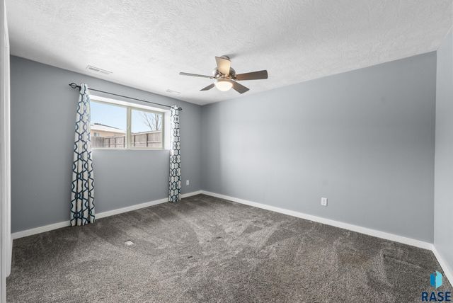 7900 W Pettigrew Ln Lane, Sioux Falls, SD 57106