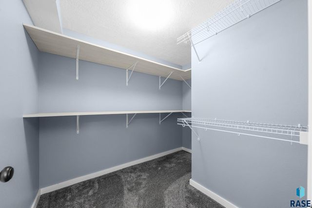 7900 W Pettigrew Ln Lane, Sioux Falls, SD 57106