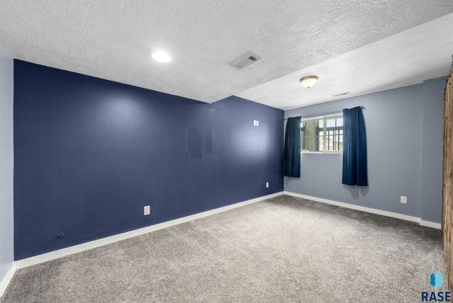 7900 W Pettigrew Ln Lane, Sioux Falls, SD 57106