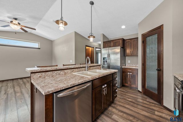 7900 W Pettigrew Ln Lane, Sioux Falls, SD 57106