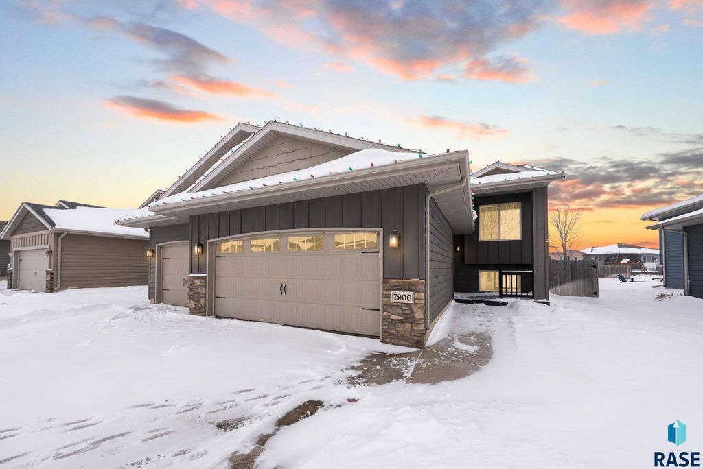 7900 W Pettigrew Ln Lane, Sioux Falls, SD 57106