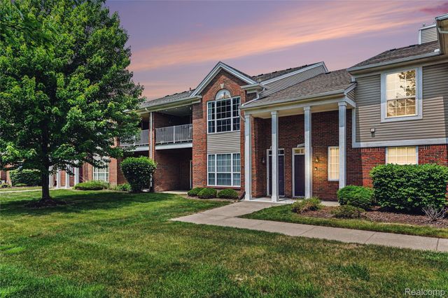 16440 Dominion Drive, Macomb Township, MI 48044