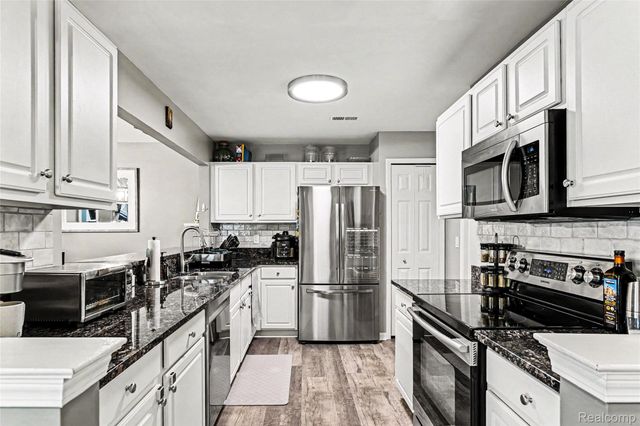 16440 Dominion Drive, Macomb Township, MI 48044