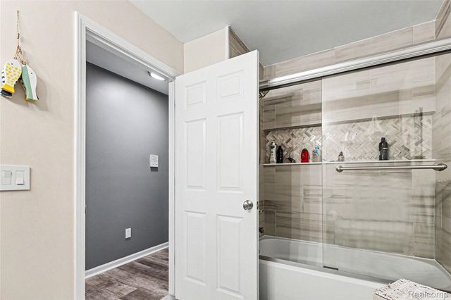 16440 Dominion Drive, Macomb Township, MI 48044