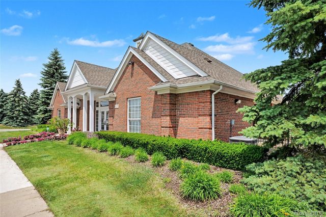 16440 Dominion Drive, Macomb Township, MI 48044