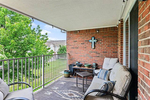16440 Dominion Drive, Macomb Township, MI 48044