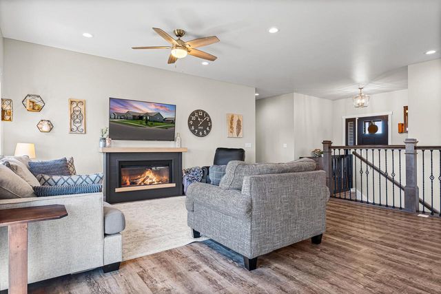 648 Silver DRIVE, Holmen, WI 54636