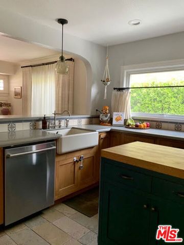 2905 Somerset Drive, Los Angeles, CA 90016