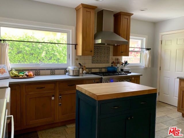 2905 Somerset Drive, Los Angeles, CA 90016