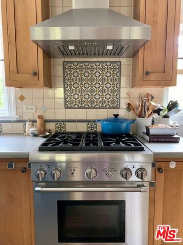 2905 Somerset Drive, Los Angeles, CA 90016