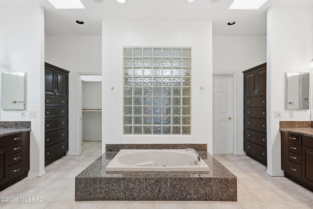 6520 N Regal Manor Drive, Tucson, AZ 85750