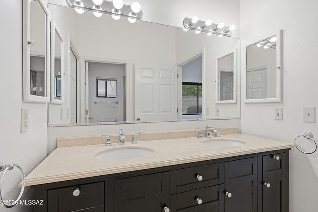 6520 N Regal Manor Drive, Tucson, AZ 85750