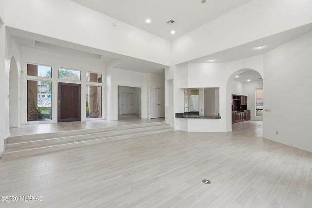 6520 N Regal Manor Drive, Tucson, AZ 85750