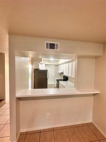 8714 Victorian Village Drive 8, Houston, TX 77071