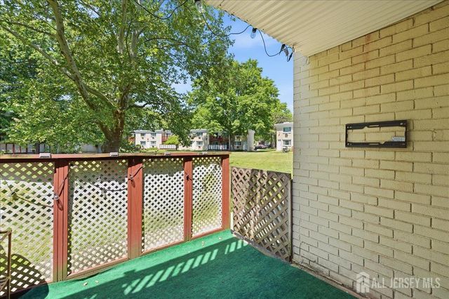 18 Lake Avenue 8A, East Brunswick, NJ 08816