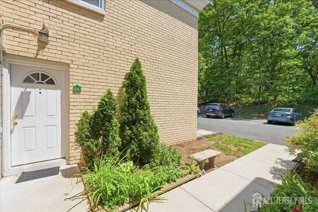 18 Lake Avenue 8A, East Brunswick, NJ 08816