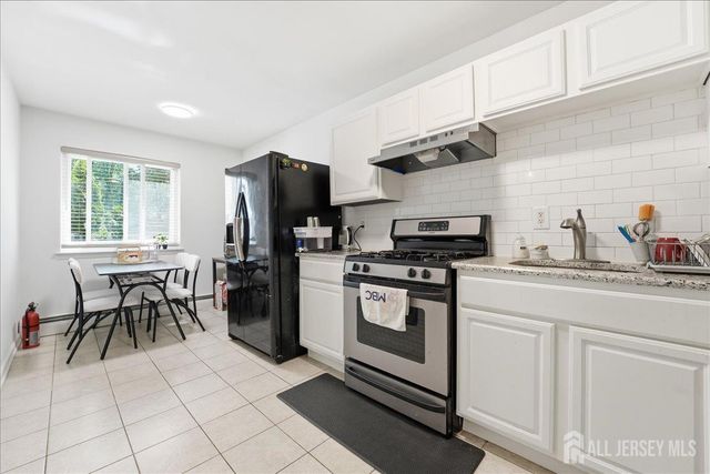 18 Lake Avenue 8A, East Brunswick, NJ 08816