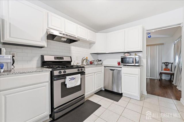 18 Lake Avenue 8A, East Brunswick, NJ 08816