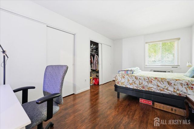 18 Lake Avenue 8A, East Brunswick, NJ 08816