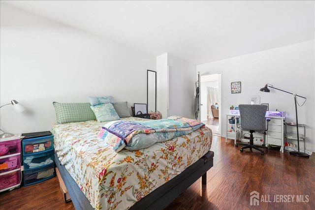 18 Lake Avenue 8A, East Brunswick, NJ 08816