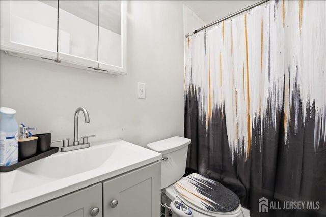 18 Lake Avenue 8A, East Brunswick, NJ 08816