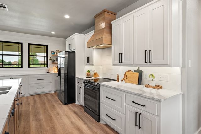 100 Tall Grass Court, Weatherford, TX 76087