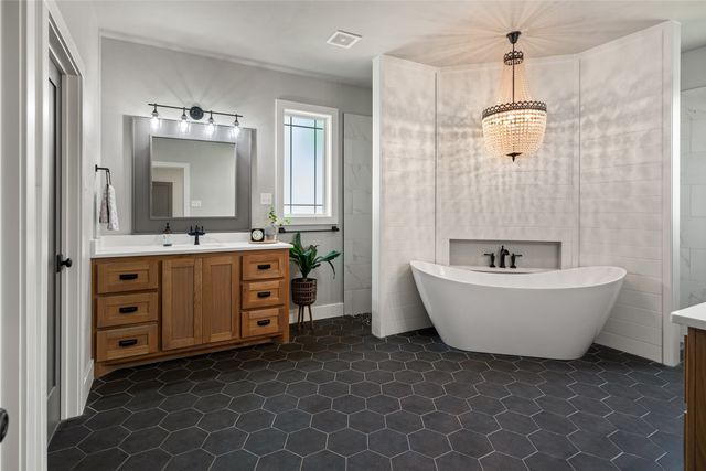 100 Tall Grass Court, Weatherford, TX 76087