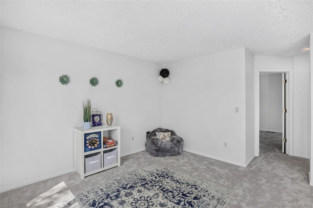Image 13 of property listing at 16392 E Hialeah Drive, Centennial, CO 80015