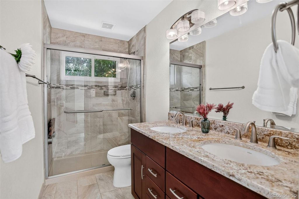 Image 19 of property listing at 16392 E Hialeah Drive, Centennial, CO 80015