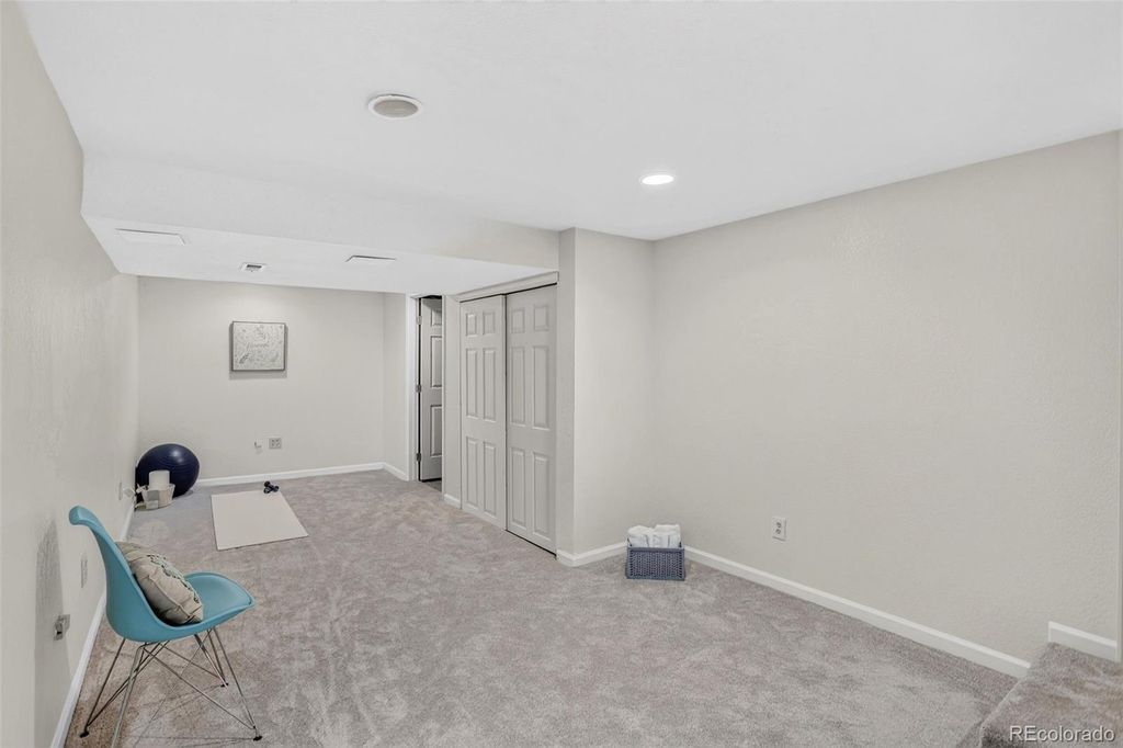 Image 21 of property listing at 16392 E Hialeah Drive, Centennial, CO 80015