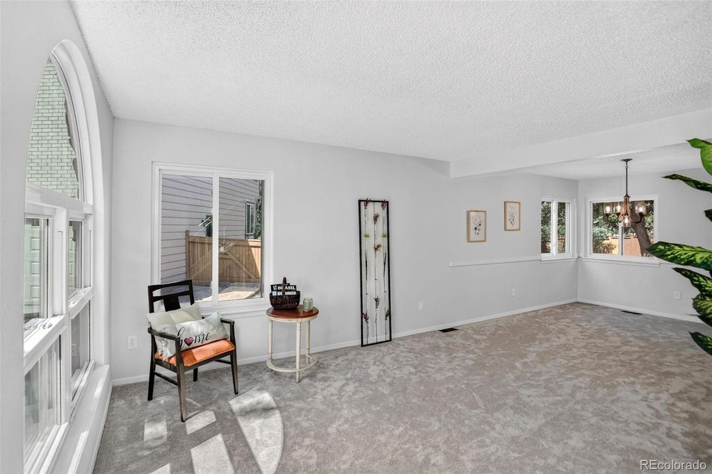 Image 4 of property listing at 16392 E Hialeah Drive, Centennial, CO 80015