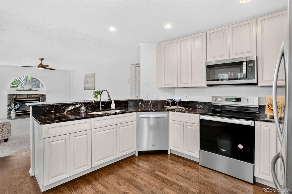 Image 6 of property listing at 16392 E Hialeah Drive, Centennial, CO 80015