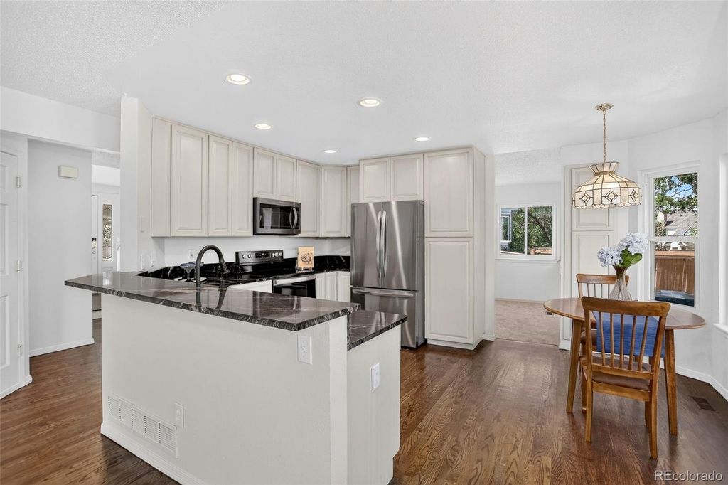 Image 9 of property listing at 16392 E Hialeah Drive, Centennial, CO 80015