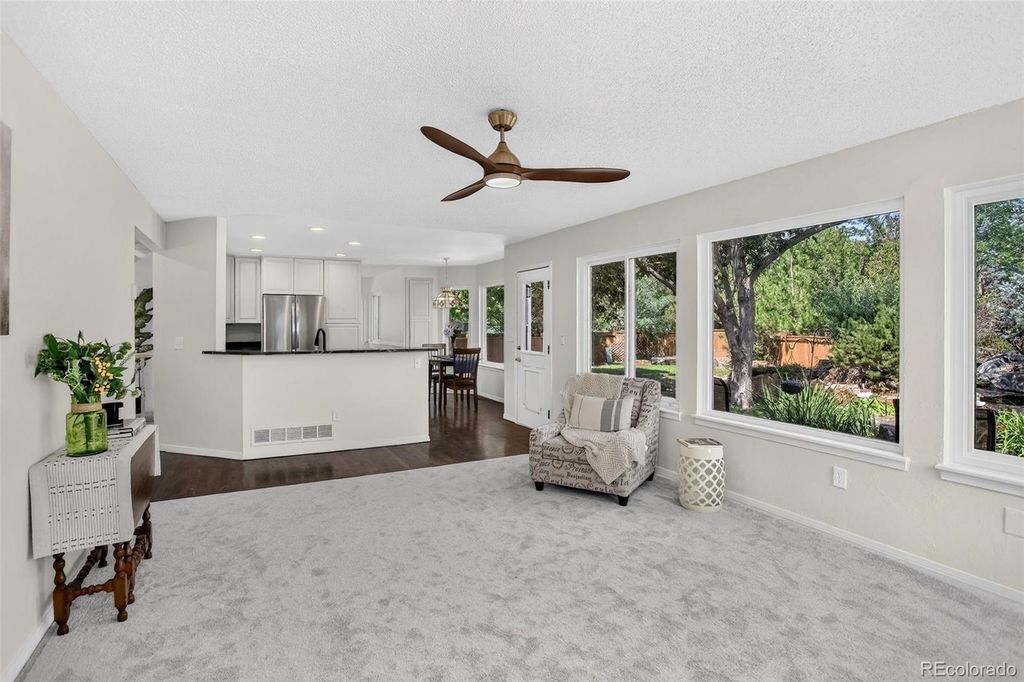 Image 10 of property listing at 16392 E Hialeah Drive, Centennial, CO 80015