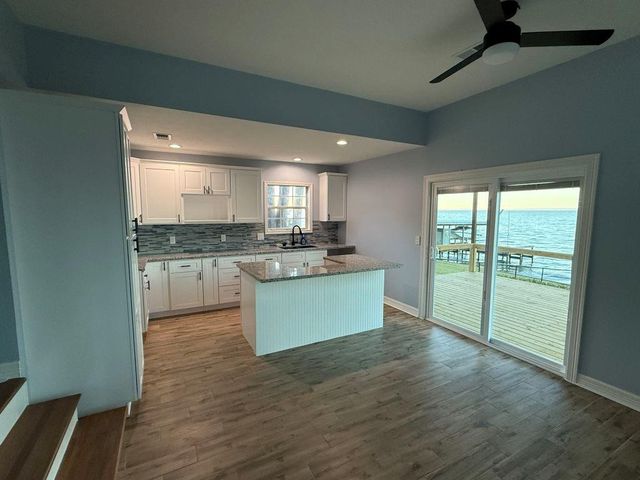 102 Bridgelanding, Onalaska, TX 77360