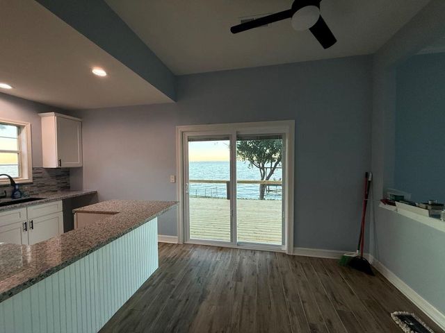 102 Bridgelanding, Onalaska, TX 77360