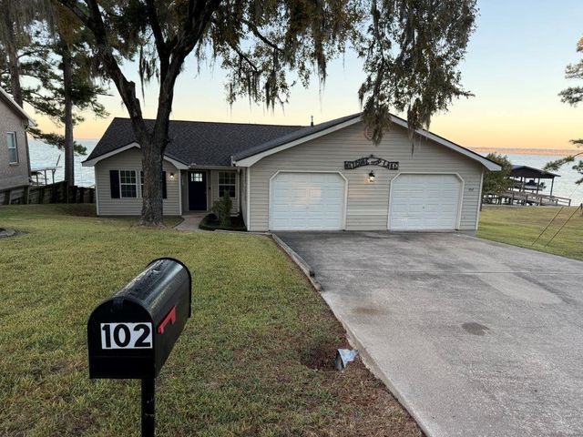 102 Bridgelanding, Onalaska, TX 77360