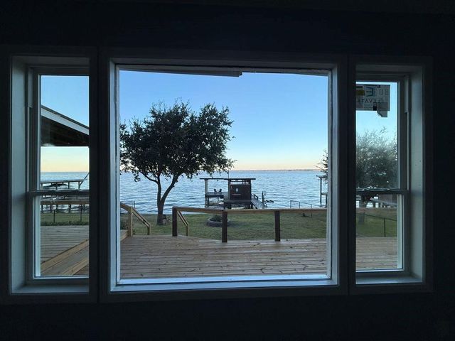 102 Bridgelanding, Onalaska, TX 77360